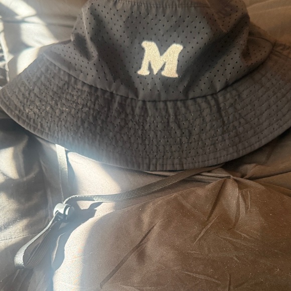Stylish Black Bucket Hat with M Logo - Picture 2 of 4